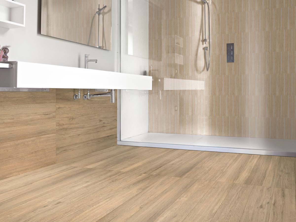 A faithful reproduction, in porcelain stoneware, of oak boards hand-planed by skilled craftsmen.